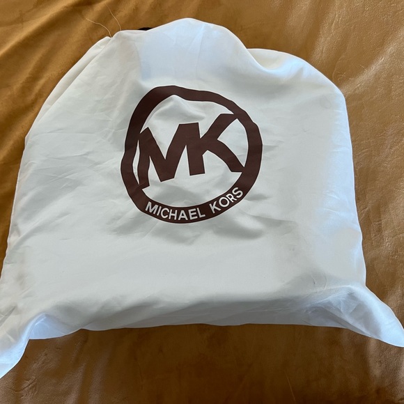 Michael Kors Jet Set Travel Tote in black. - Picture 6 of 6